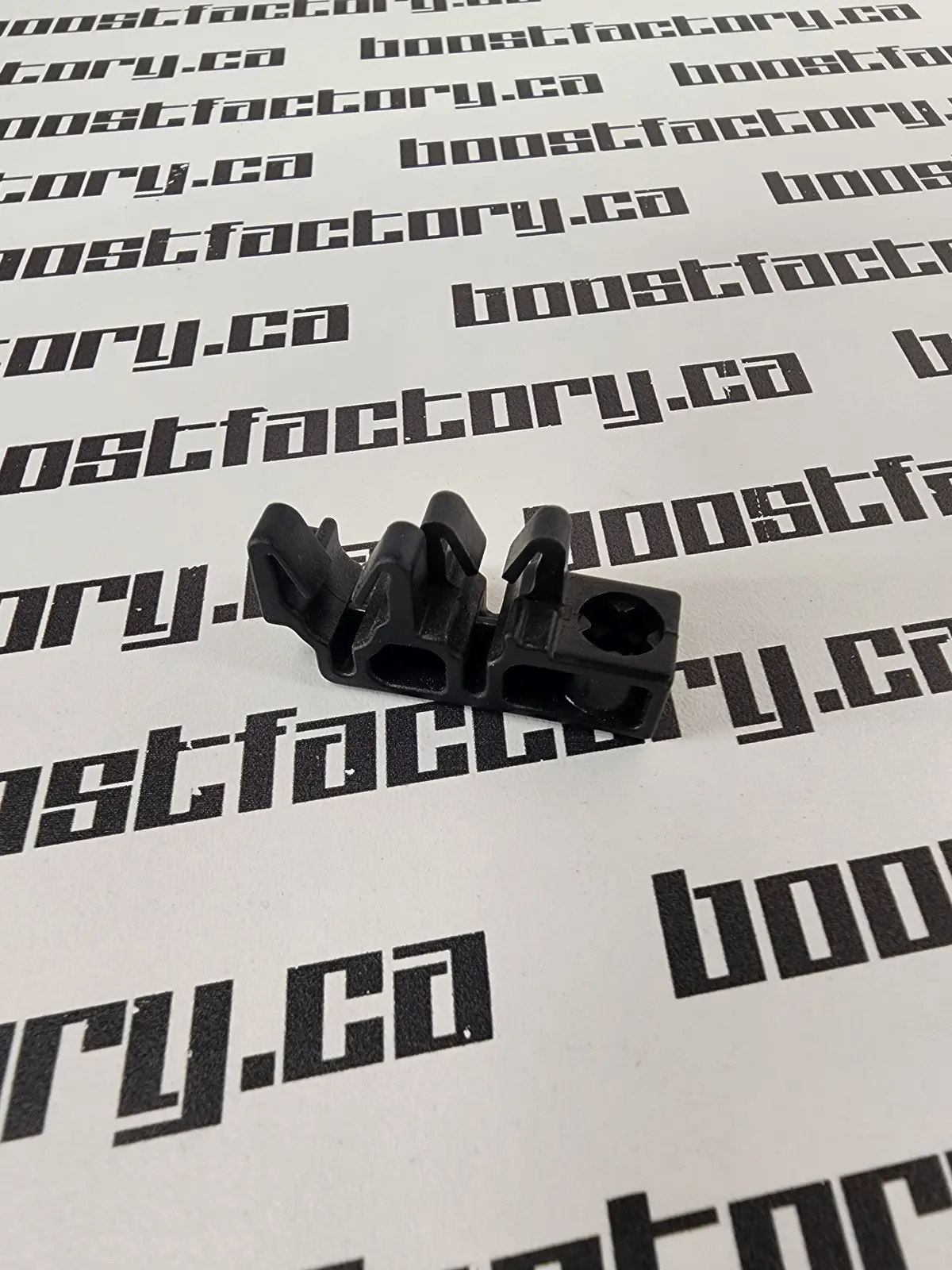 Genuine Nissan Clutch & Evap Line Clip - 46289-71L00 1