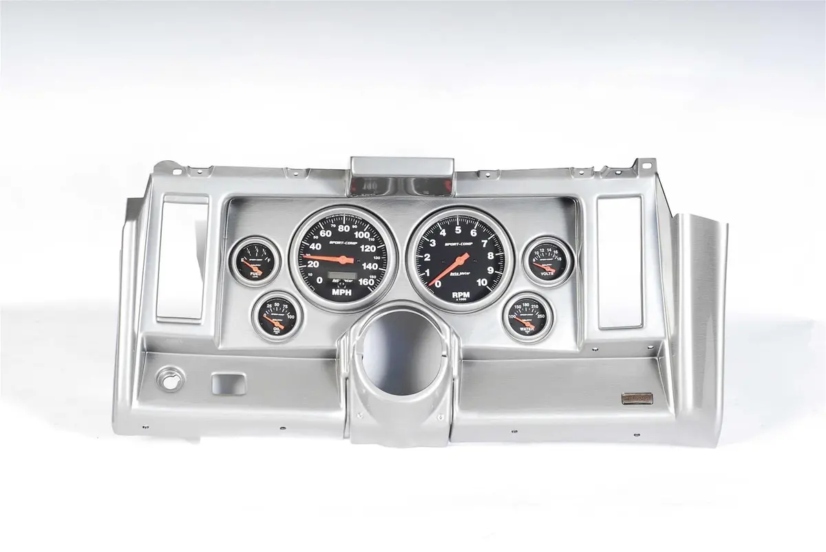 Classic Thunder Road Instrument Cluster With Autometer Gauges – 101690822 1